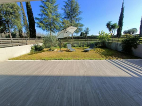 Roberta and Luca cozy apartment with garden, terrace and pool Rome